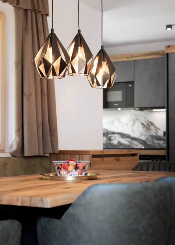 Lampe über dem Esstisch