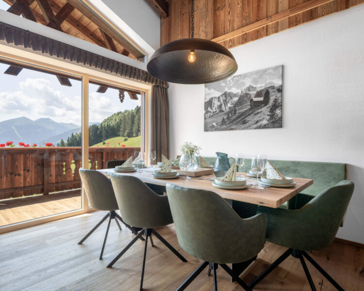 Das Grabnergut - Apartment Weitblick - Esstisch mit Weitblick