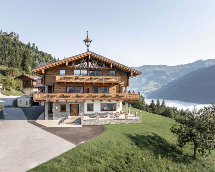 Das Grabnergut mit Bergpanorama